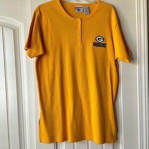 Never worn Green Bay Packers women’s medium short sleeve Henley